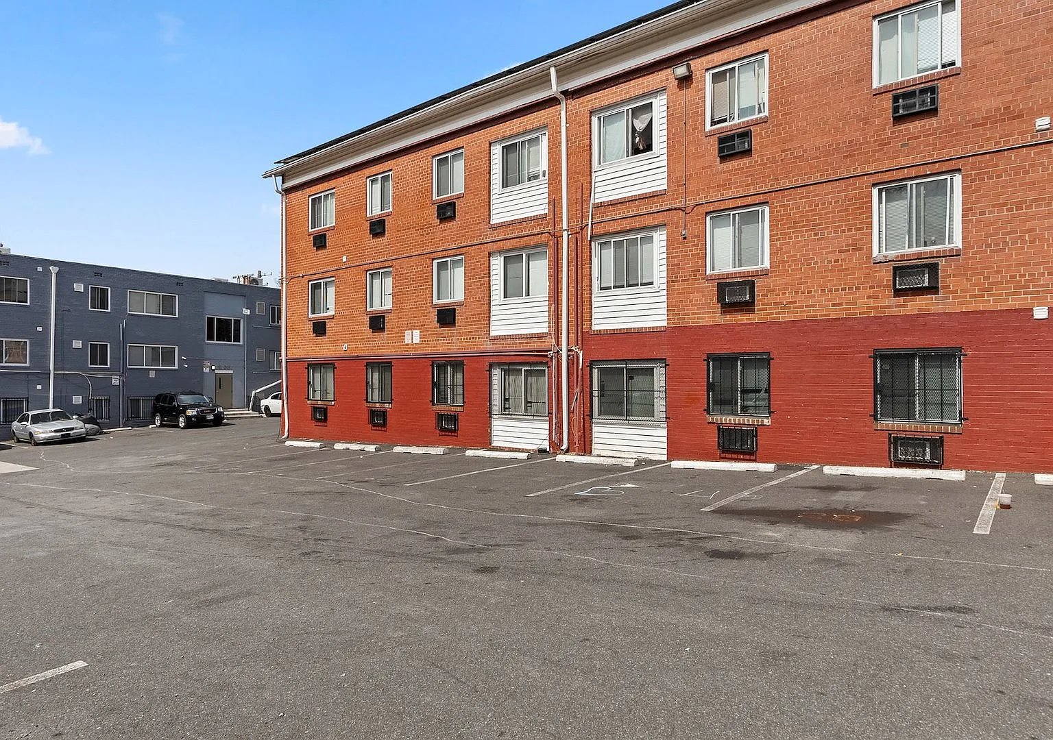 3 bed, 700 sqft, $2,600 — Photo 3