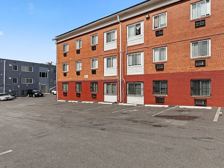 5047 D St SE #204 — Photo 3