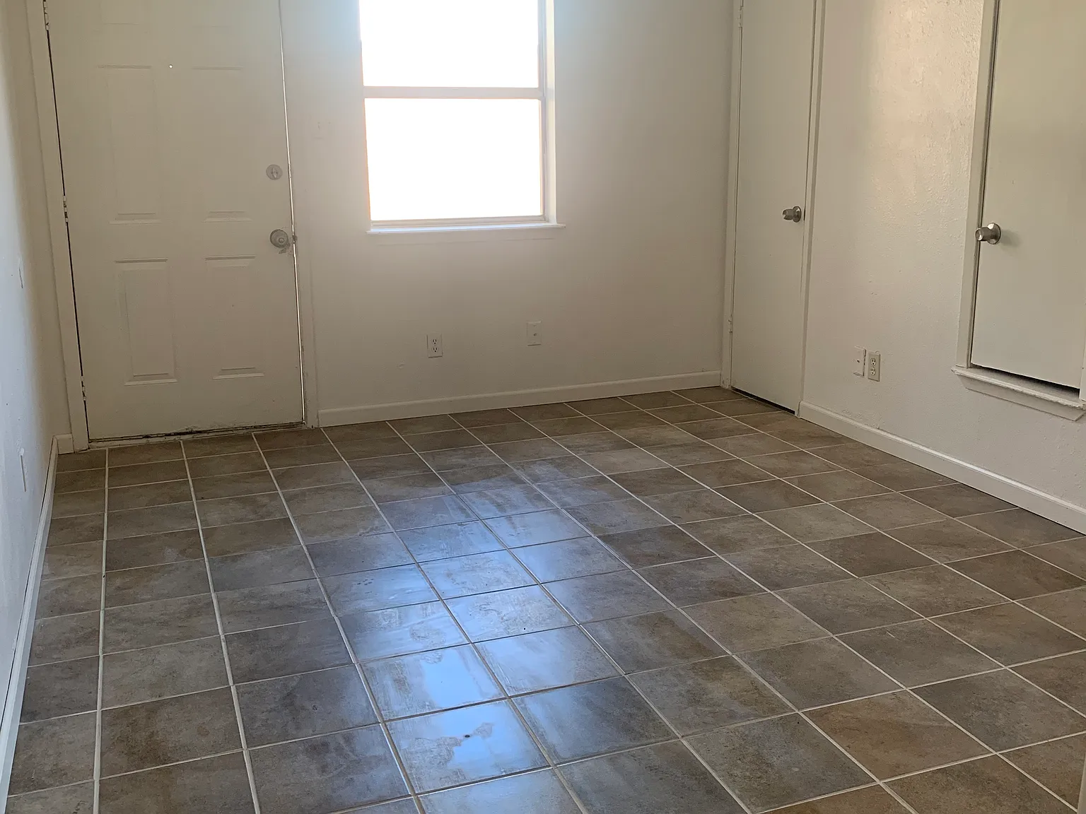 2 bed, 750 sqft, $750 — Photo 3