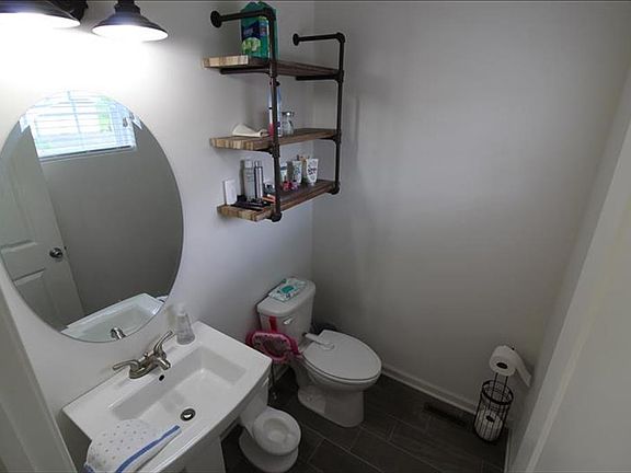 3rd image of 945 Graystone Cir