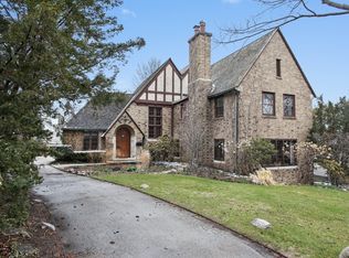 825 Roslyn Ter, Evanston, IL 60201