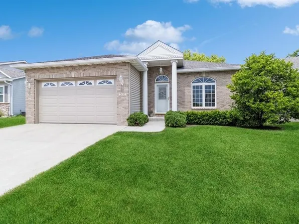 2433 Lakeside Dr, Ames, IA 50010