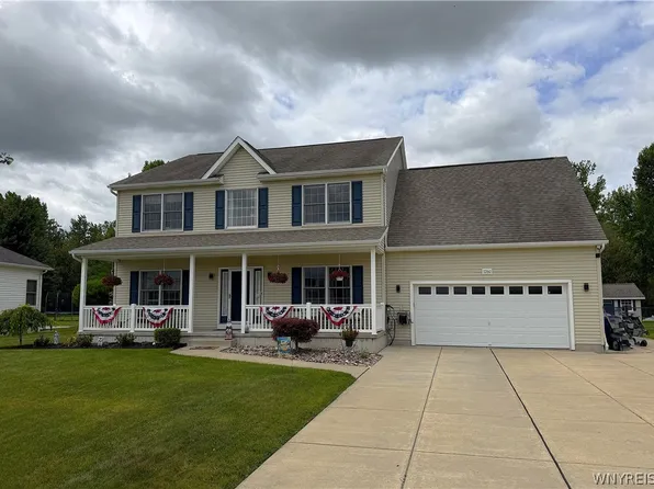 7260 Ashley Ln, North Tonawanda, NY 14120