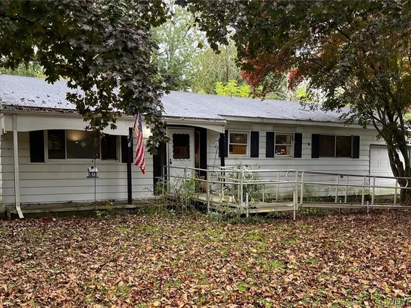 25 Pratt Rd, Manchester, NY 14504