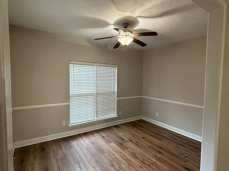 333 High Meadows Pl — Photo 2
