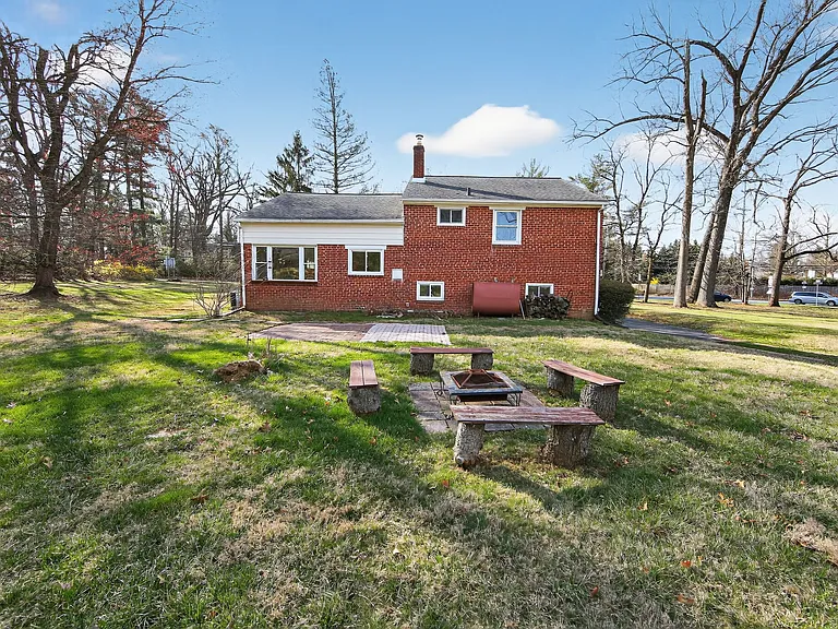 1567 Sugartown Rd — Photo 28
