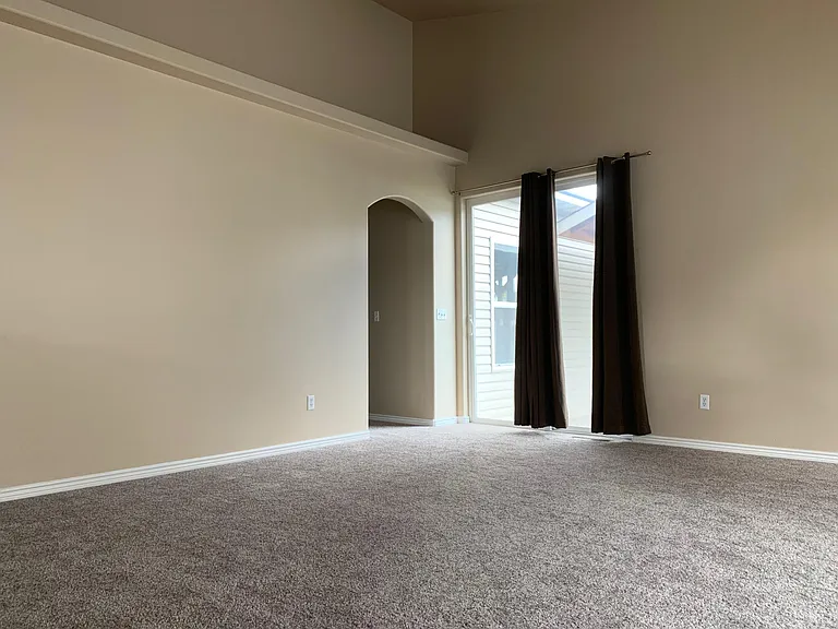 1504 Anny Dr E — Photo 9