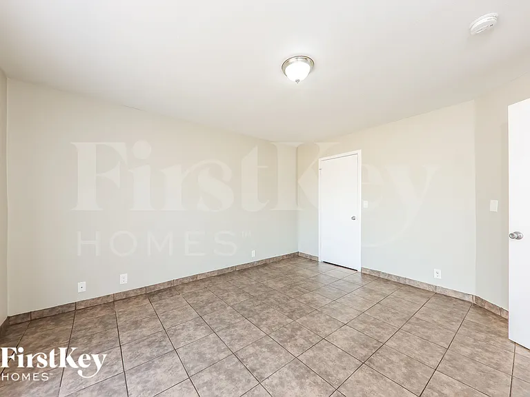 13857 N 48th Ave — Photo 10