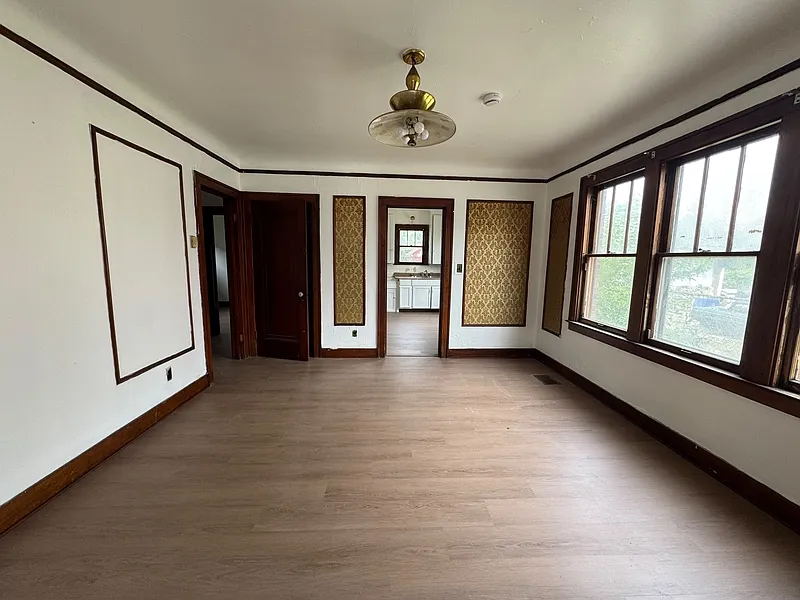 3 bed, 2.0 bath, 1900 sqft, $1,400 — Photo 3