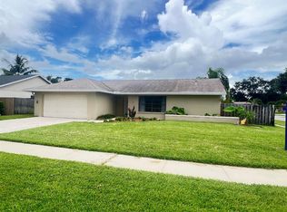 174 Parkwood Dr, Royal Palm Beach, FL 33411