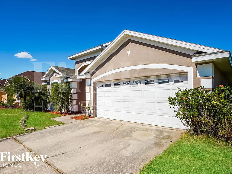 2101 Laparelle Dr — Photo 3