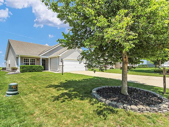 3rd image of 404 Lauterbur Ln