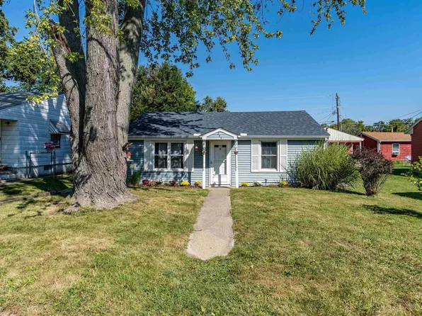 345 Roberts St, Creve Coeur, IL 61610