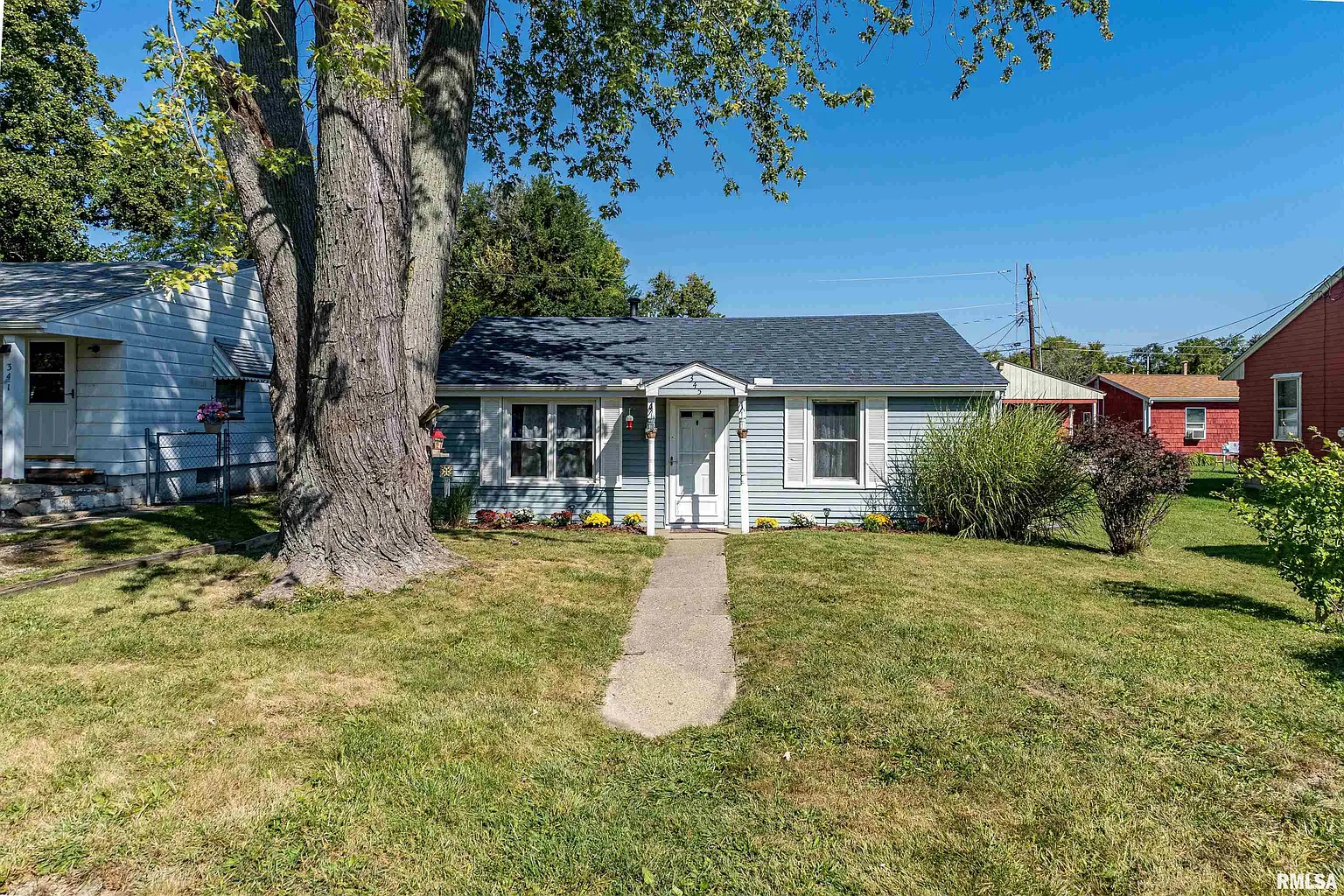 345 Roberts St photo 1
