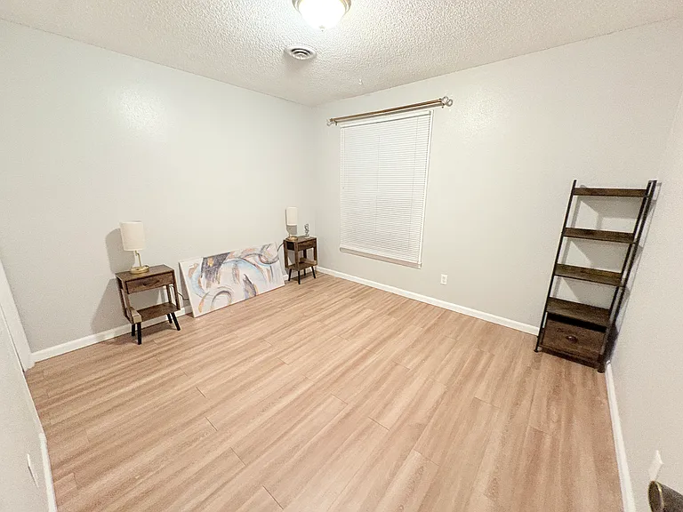 507 W Westview St #16 — Photo 23