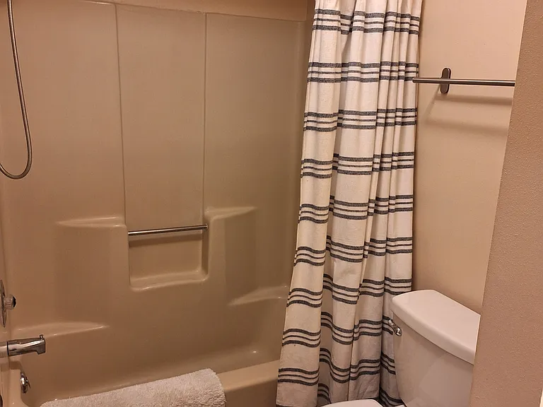 2300 Chestnut St — Photo 10