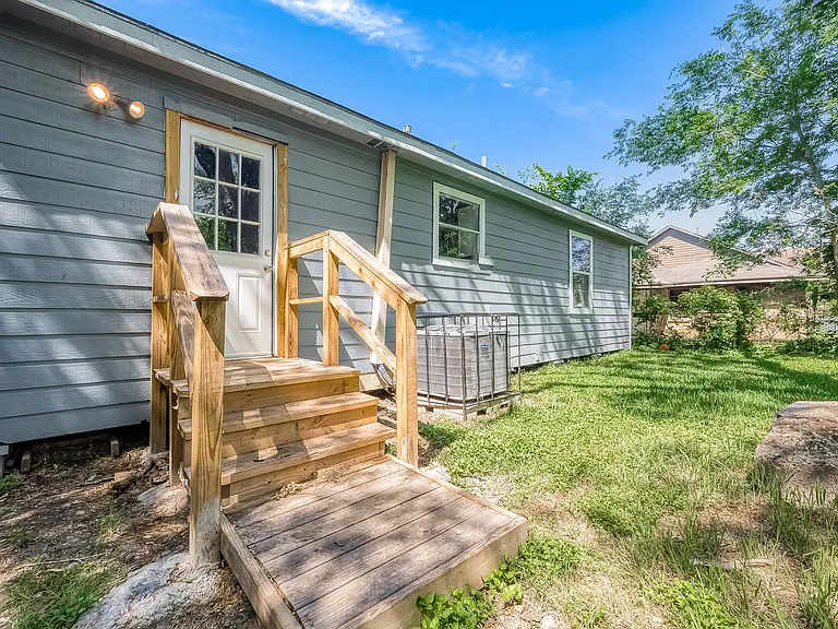 4810 Carmen St — Photo 13