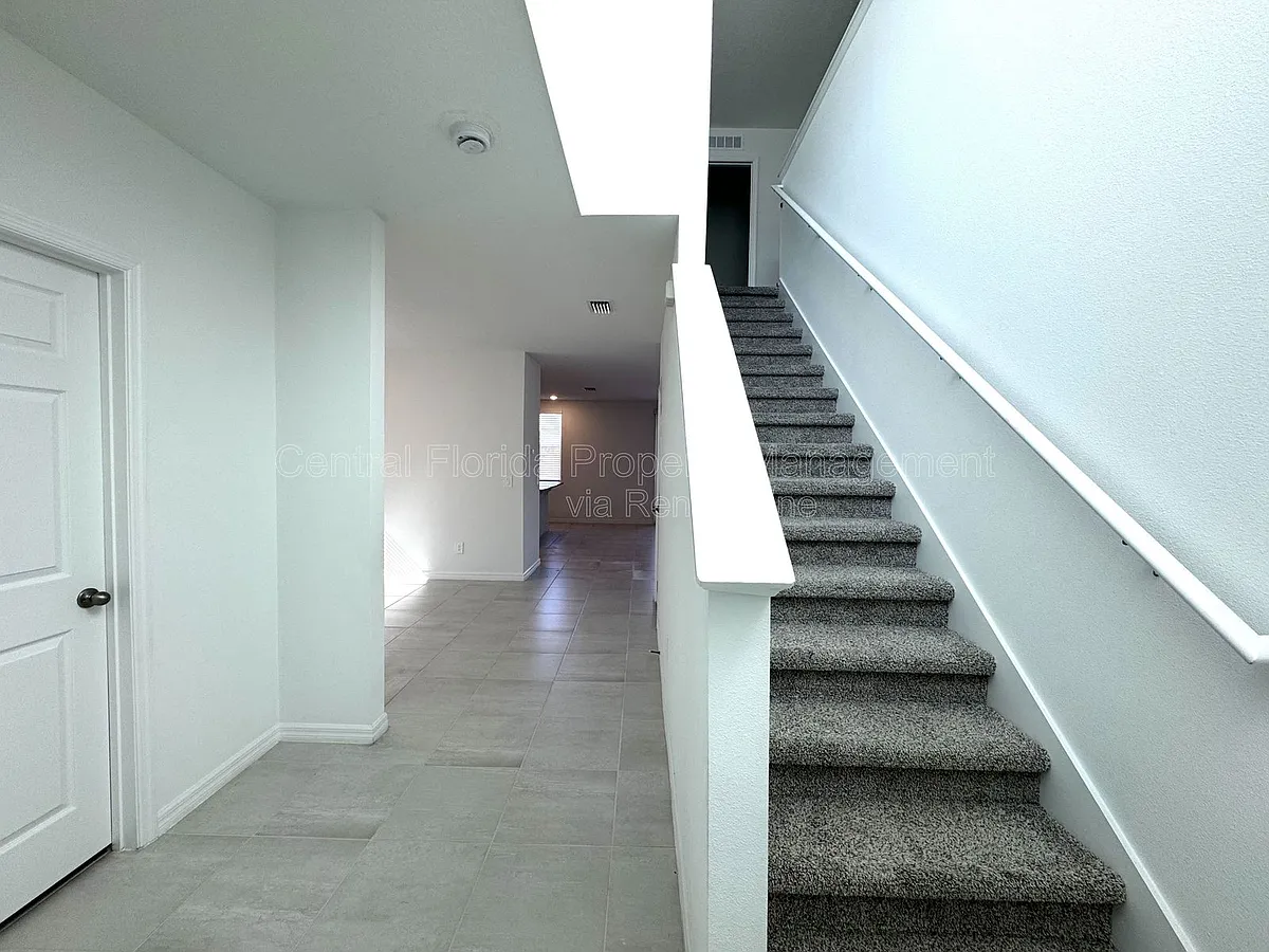 Building Photo - 2958 Sunstar Dr