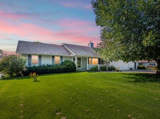 12085 W Indian Lake Dr, Vicksburg, MI 49097