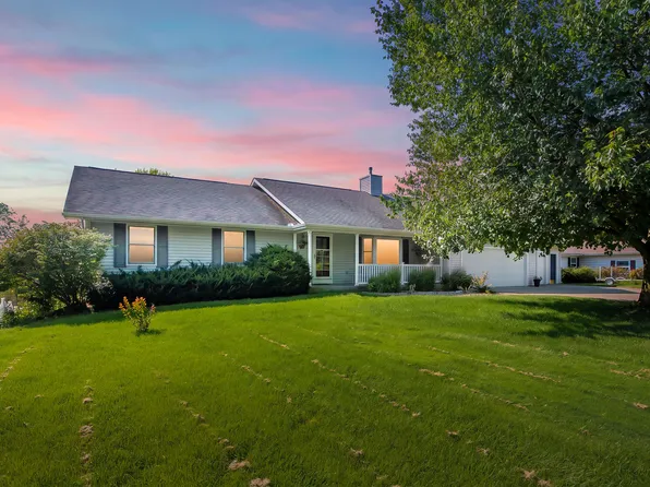 12085 W Indian Lake Dr, Vicksburg, MI 49097