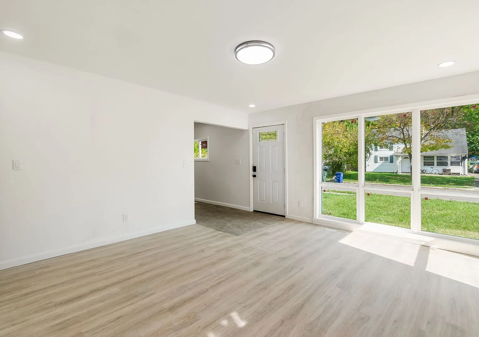 Everything on one level - 4 bedroom, 2 bath home! — Photo 4