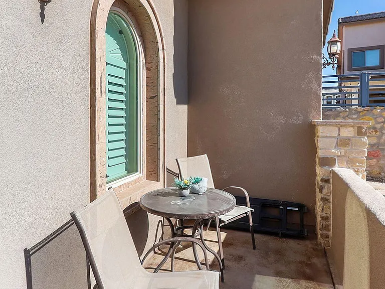 704 Warwickshire Pl — Photo 4