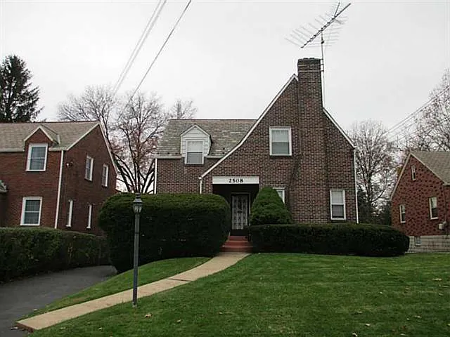 2508 Hollywood Dr photo 1