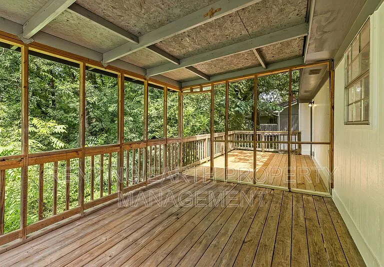 600 Westwood Ave — Photo 17