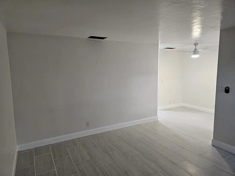 2105 Miami Rd #6 — Photo 12