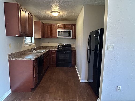 4th image of 136 New Gritton Ave