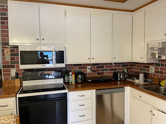 2nd image of 421 Maplewood Dr