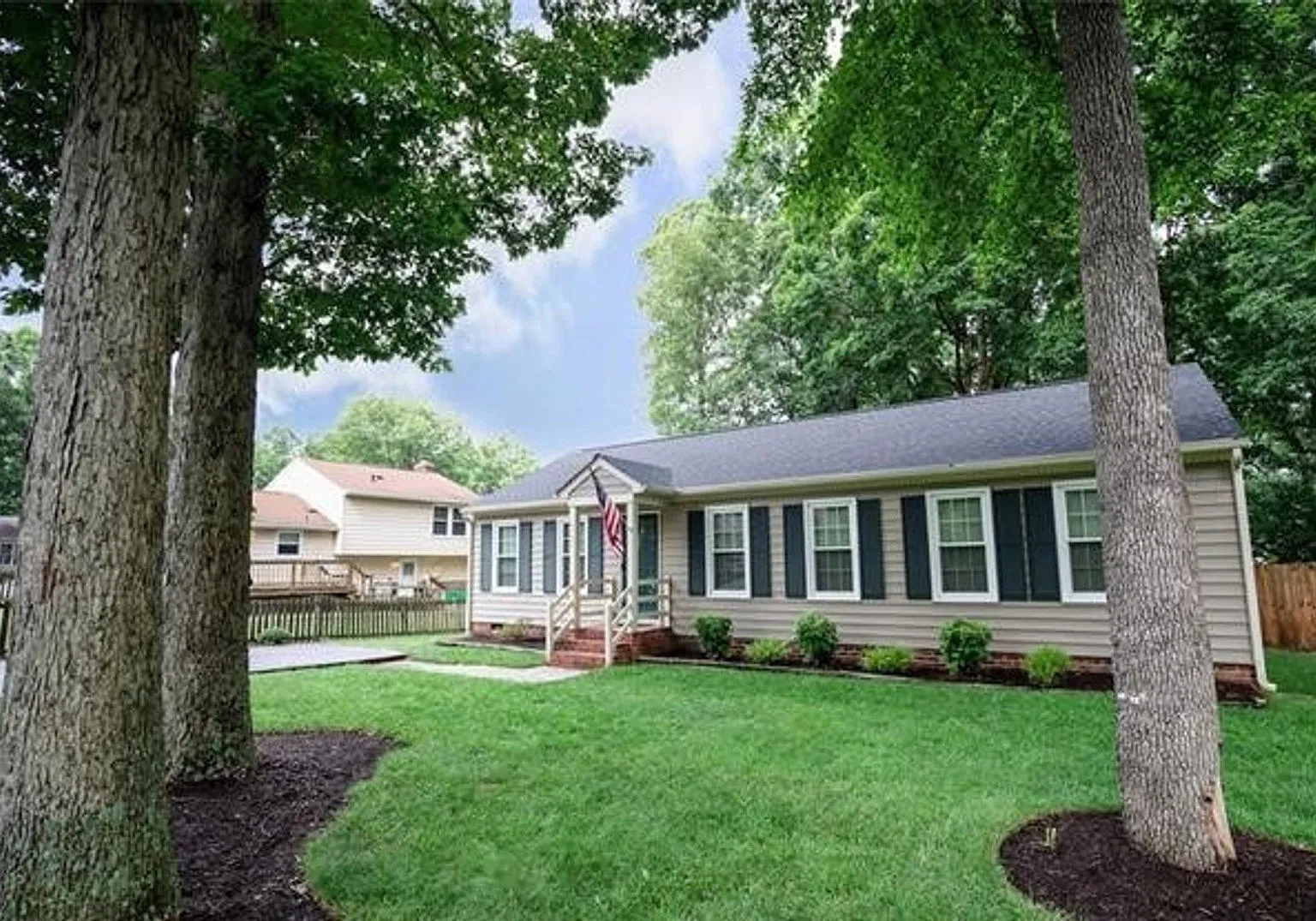 3 bed, 2.0 bath, 1152 sqft, $1,900 — Photo 3