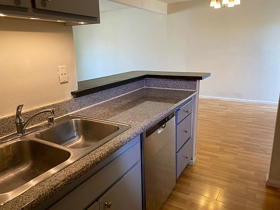 3rd image of 18620 Hatteras St Unit 280