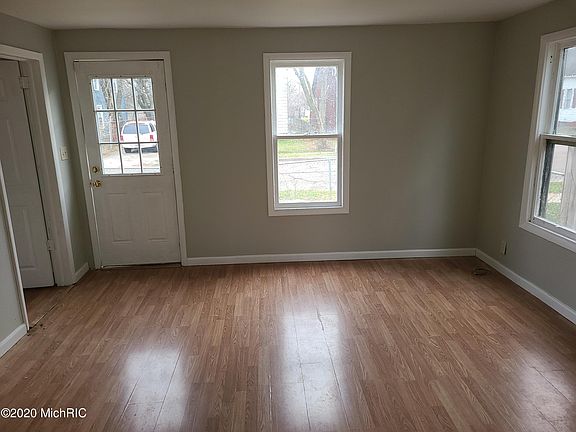 3rd image of 1830 Vanzee St
