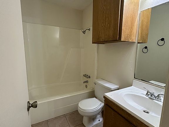 5th image of 1008 Cheryl St #A