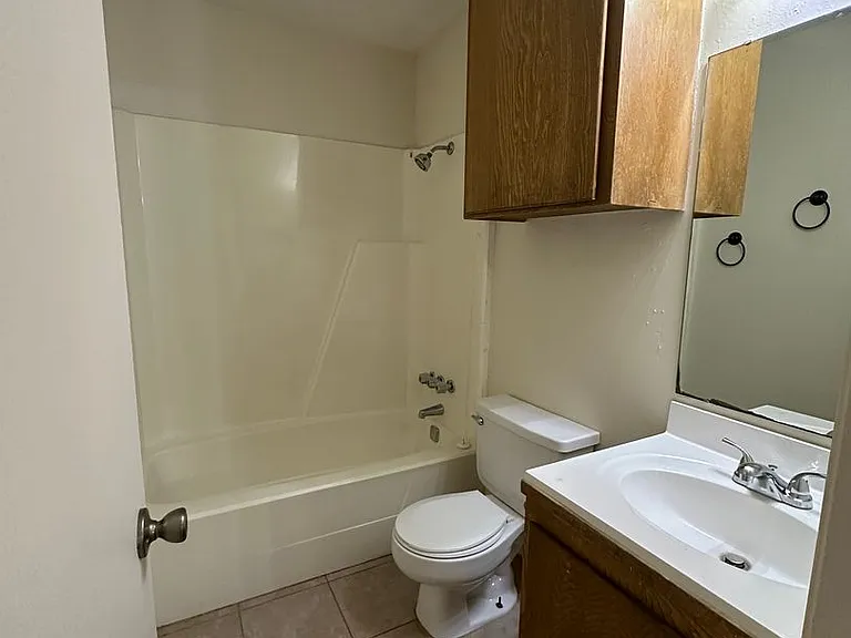 1008 Cheryl St — Photo 5