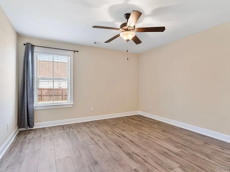 1005 Allison Dr — Photo 32
