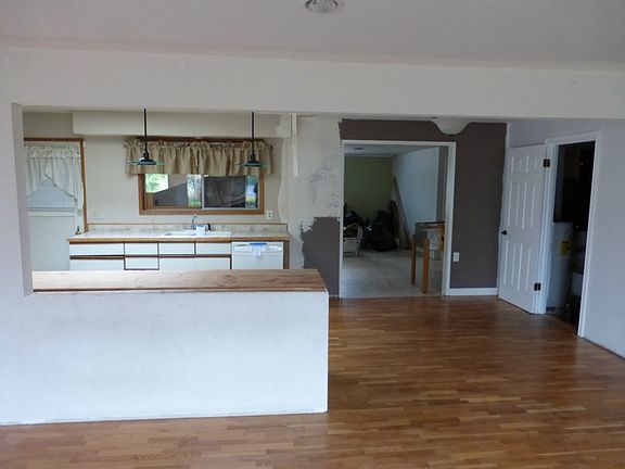 4th image of 7025 S Thompson Ave
