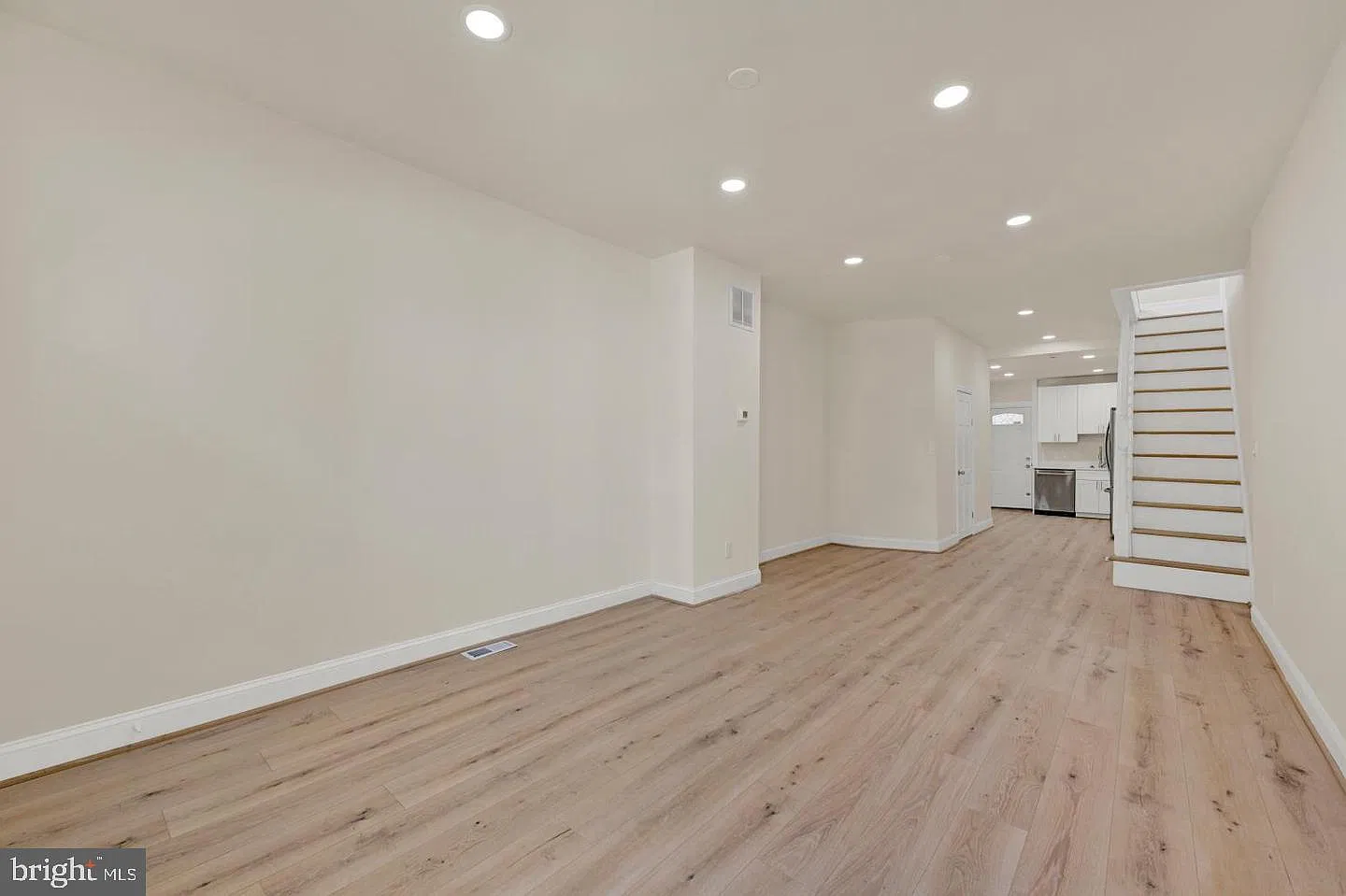 2 bed, 2.0 bath, 1170 sqft, $3,000 — Photo 4