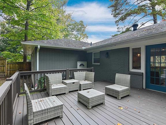 5th image of 2480 Cascade Rd SW