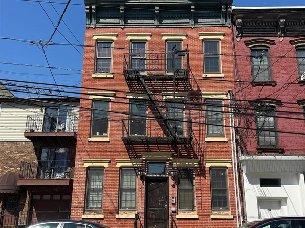 96 Bowers St #2L, Jersey City, NJ 07307