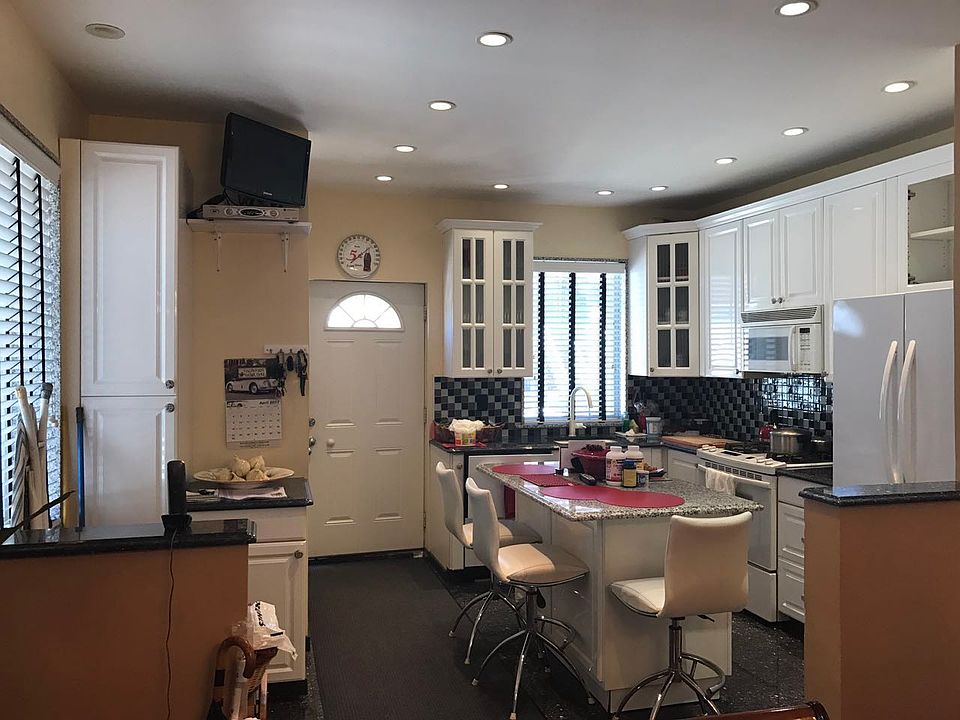 2nd image of 2031 E 52nd St