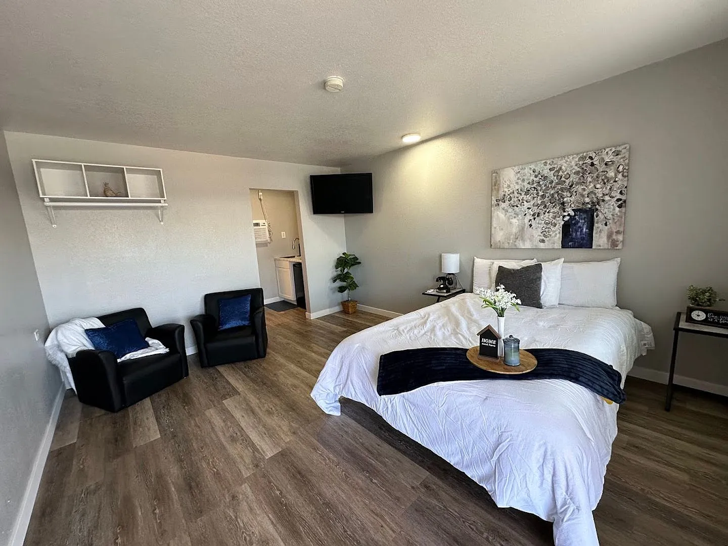 Clean, updated unit with utilities included -Affordable living without a Roomate! — Photo 1