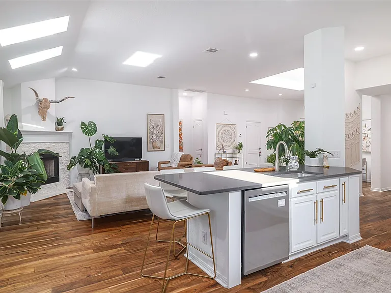 8820 Escabosa Dr — Photo 12