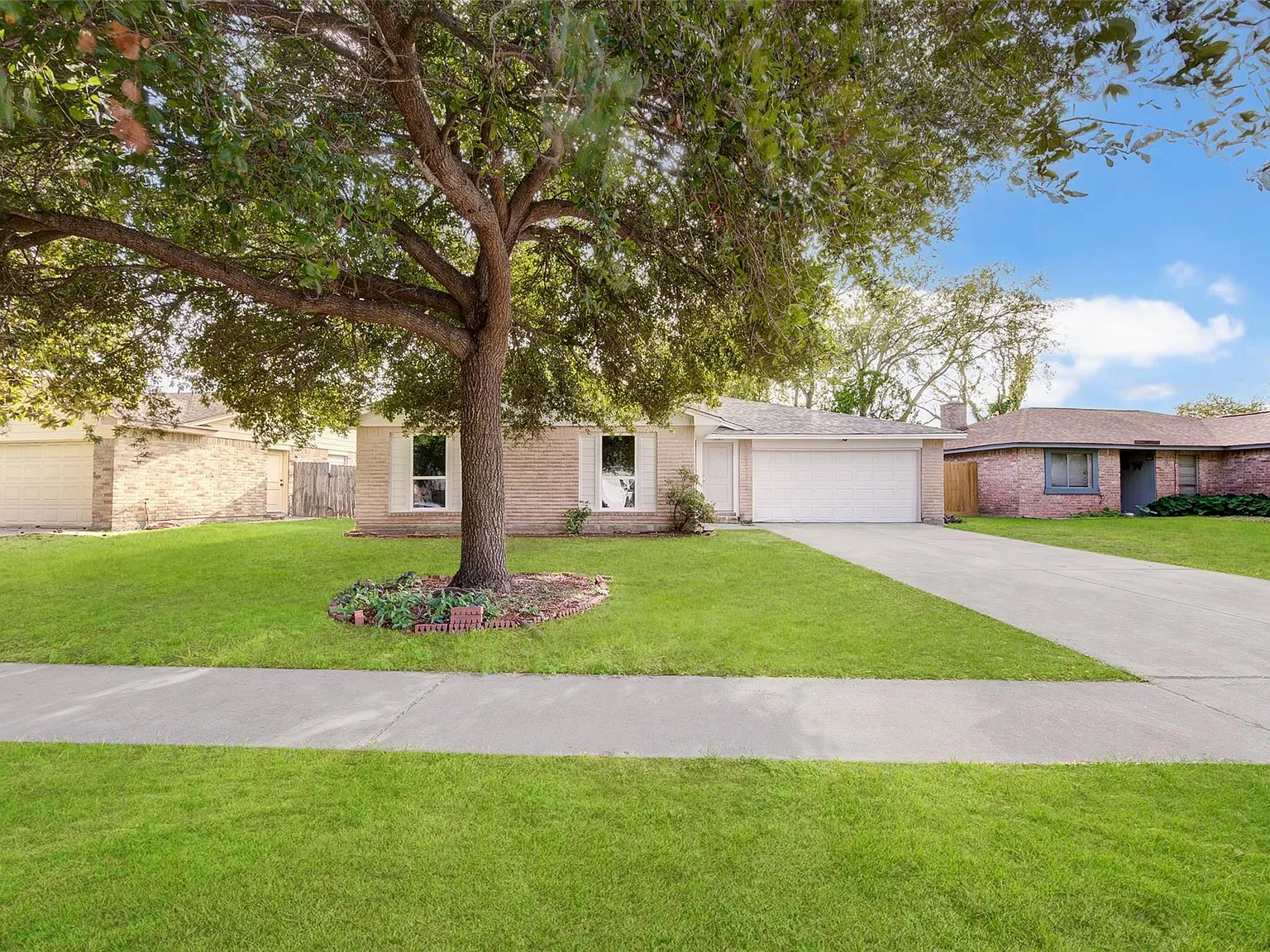 4 bed, 3.0 bath, 2109 sqft, $2,100 — Photo 3