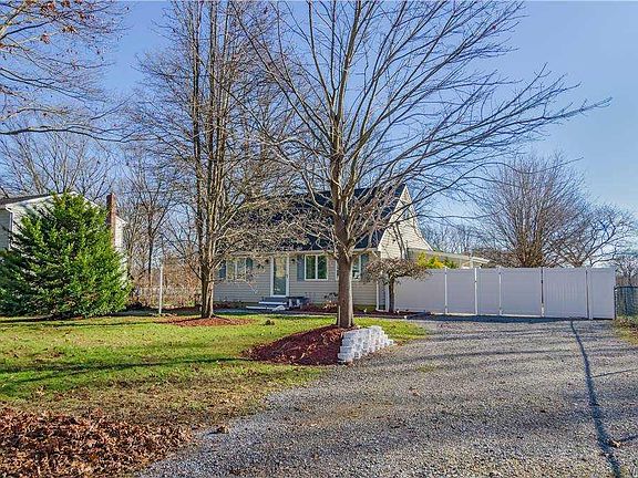 3rd image of 546 Beaver Ln