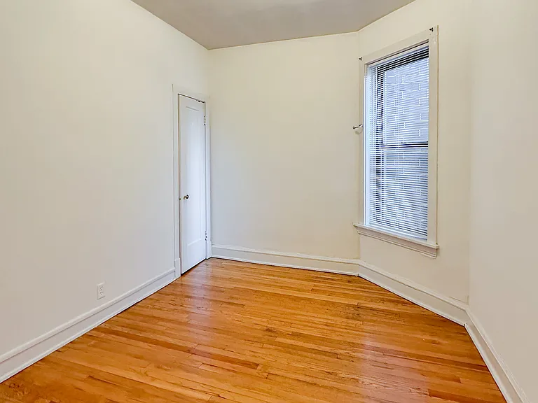 3054 N Greenview Ave #3 — Photo 3