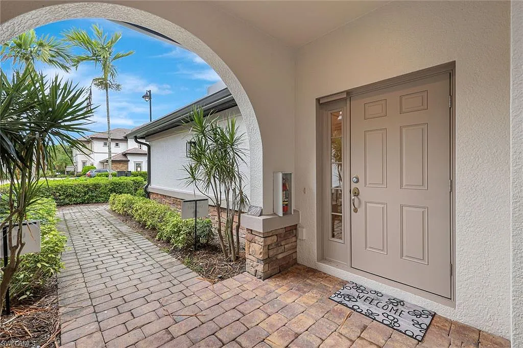 3 bed, 2.5 bath, 2297 sqft, $4,500 — Photo 3