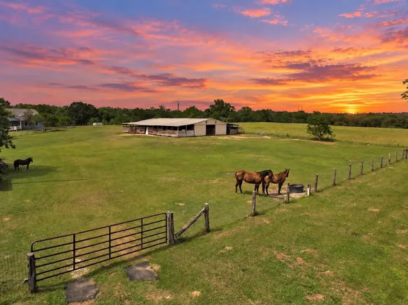 28136 Old Highway 105 W, Montgomery, TX 77316