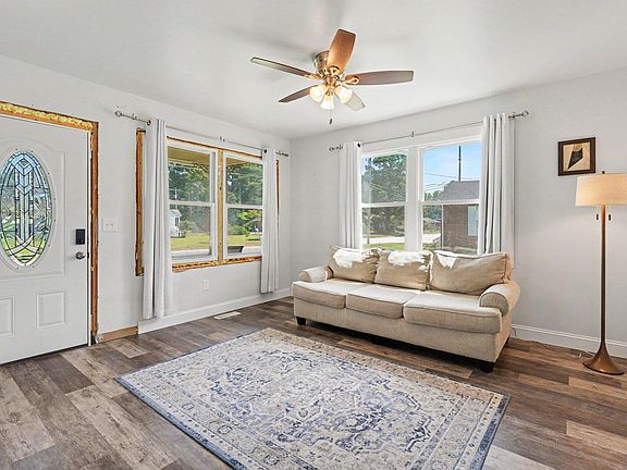 5th image of 3903 Bell St NW